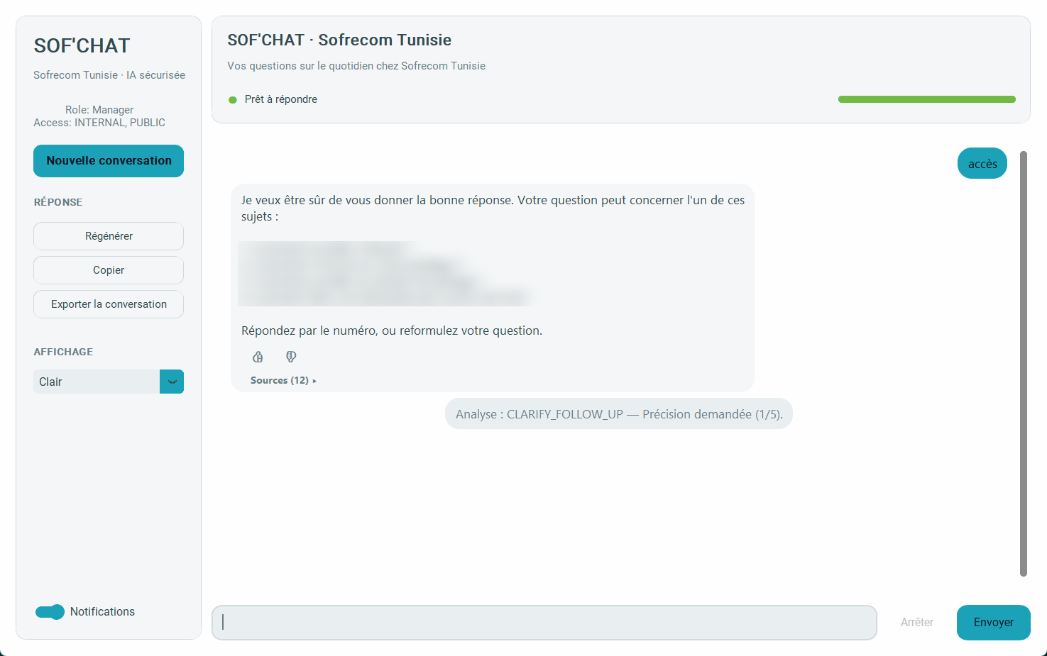 The app replying to the one-word query “accès” by asking which of four topics was meant; topic names are blurred.
